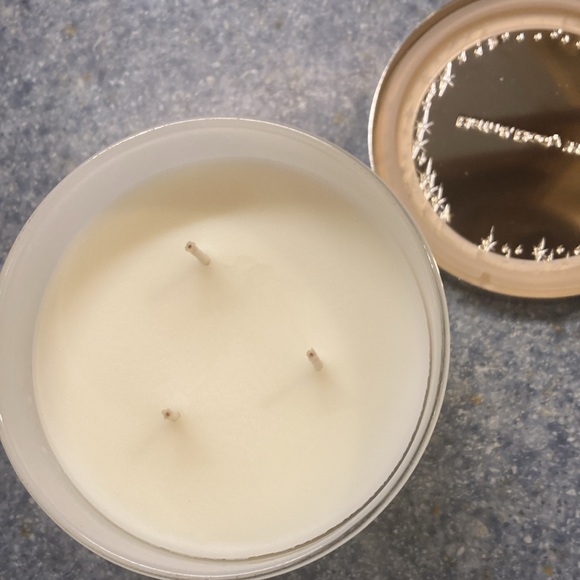 14.5 ounce Bath and Body Works twisted peppermint soy wax candle NEW BB&W - Picture 4 of 4